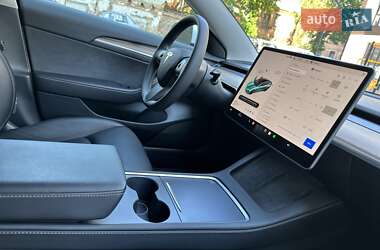Седан Tesla Model 3 2023 в 