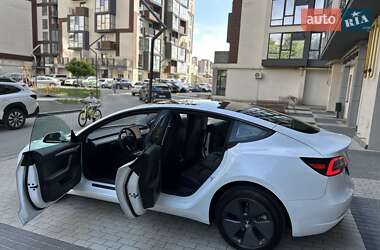 Седан Tesla Model 3 2023 в 