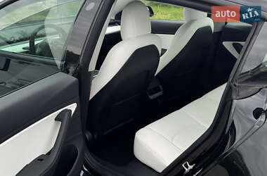 Седан Tesla Model 3 2020 в 