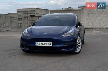 Седан Tesla Model 3 2022 в 