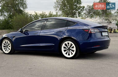 Седан Tesla Model 3 2022 в 