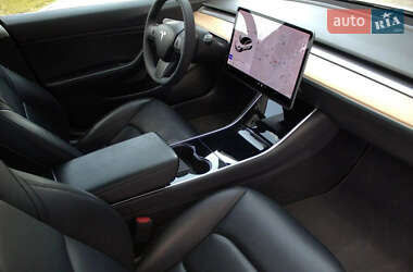 Седан Tesla Model 3 2019 в 