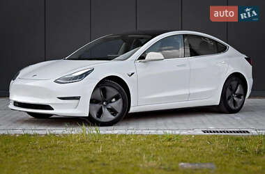 Седан Tesla Model 3 2019 в Львове