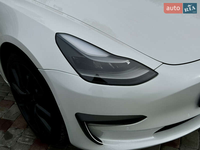 Седан Tesla Model 3 2021 в Виннице