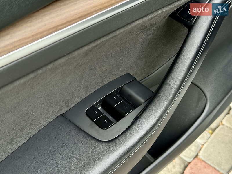 Седан Tesla Model 3 2021 в Виннице