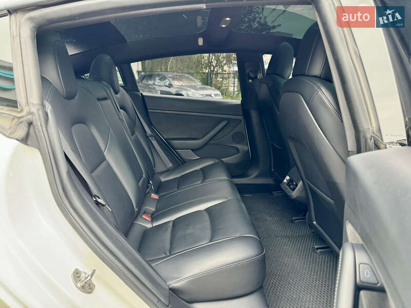 Седан Tesla Model 3 2021 в Виннице