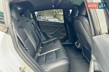 Седан Tesla Model 3 2021 в 