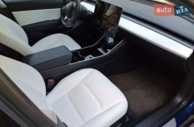 Седан Tesla Model 3 2019 в 