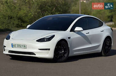 Седан Tesla Model 3 2021 в 