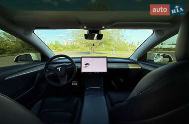 Седан Tesla Model 3 2021 в 