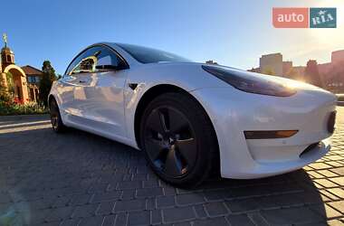 Седан Tesla Model 3 2021 в 