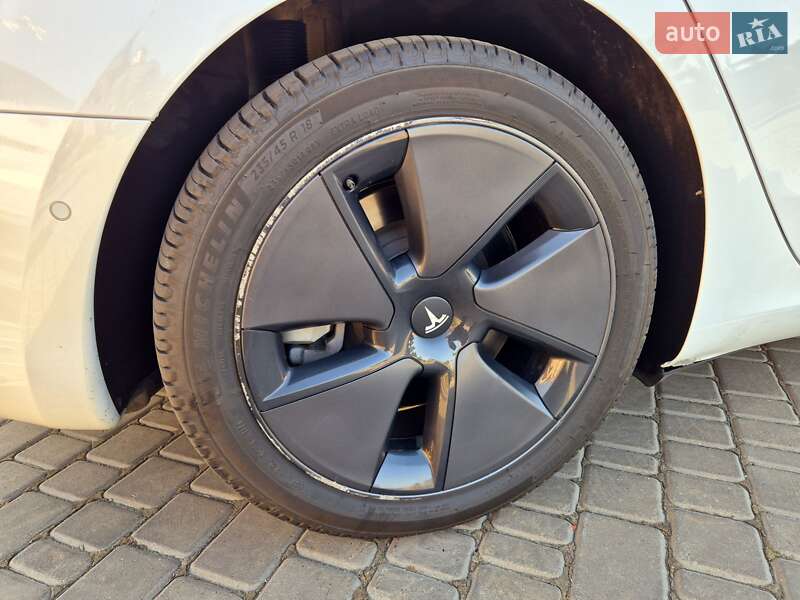 Седан Tesla Model 3 2021 в Одессе