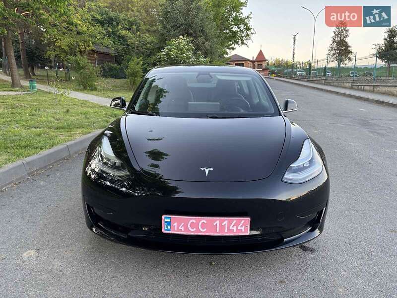 Седан Tesla Model 3 2020 в Ужгороді