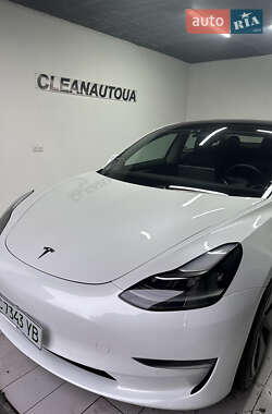 Седан Tesla Model 3 2021 в Львове