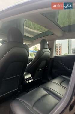 Седан Tesla Model 3 2019 в Львове