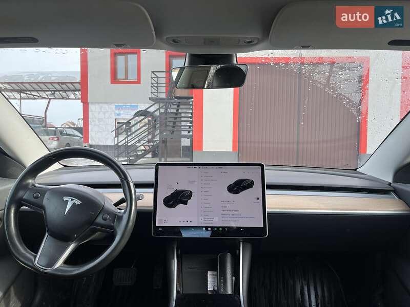 Седан Tesla Model 3 2018 в Івано-Франківську