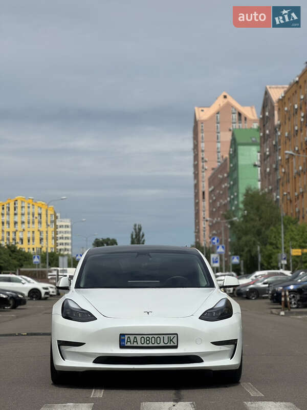 Седан Tesla Model 3 2021 в Киеве