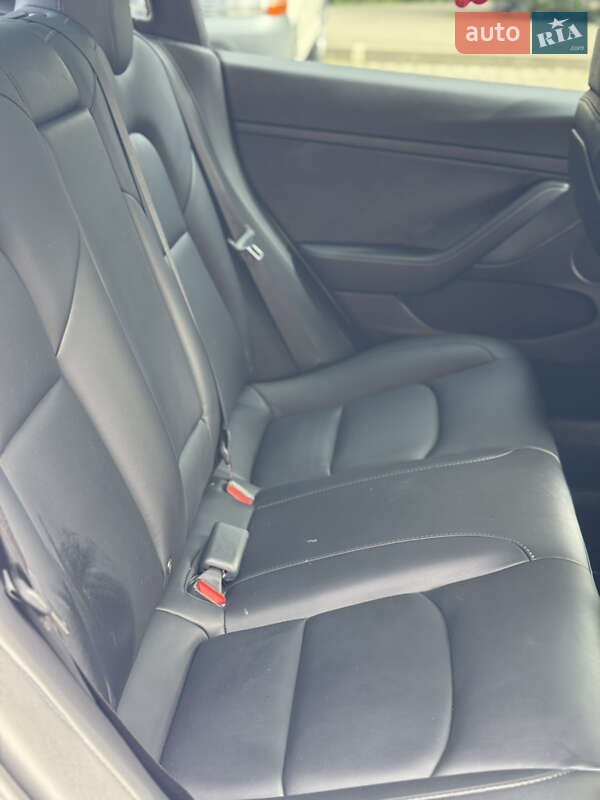 Седан Tesla Model 3 2021 в Киеве