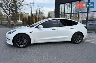 Седан Tesla Model 3 2021 в 