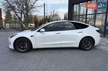 Седан Tesla Model 3 2021 в 