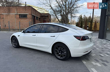 Седан Tesla Model 3 2021 в 