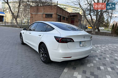 Седан Tesla Model 3 2021 в 