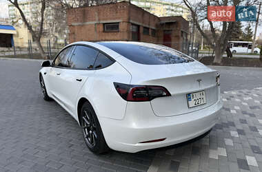 Седан Tesla Model 3 2021 в 