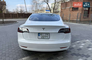 Седан Tesla Model 3 2021 в 