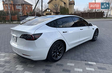 Седан Tesla Model 3 2021 в 