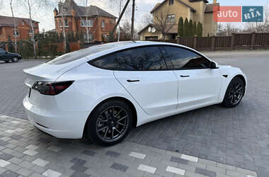 Седан Tesla Model 3 2021 в 