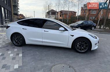 Седан Tesla Model 3 2021 в 