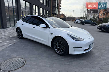 Седан Tesla Model 3 2021 в 