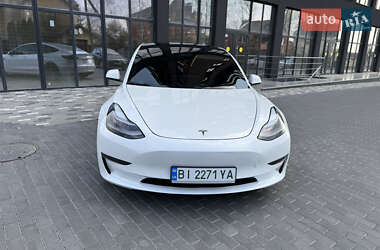 Седан Tesla Model 3 2021 в 