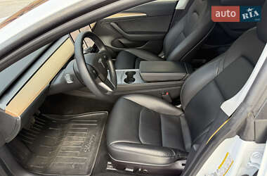 Седан Tesla Model 3 2021 в 