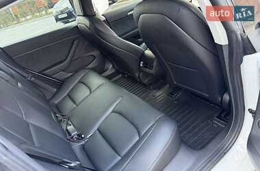 Седан Tesla Model 3 2021 в 