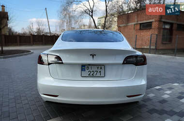 Седан Tesla Model 3 2021 в 