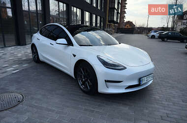 Седан Tesla Model 3 2021 в 