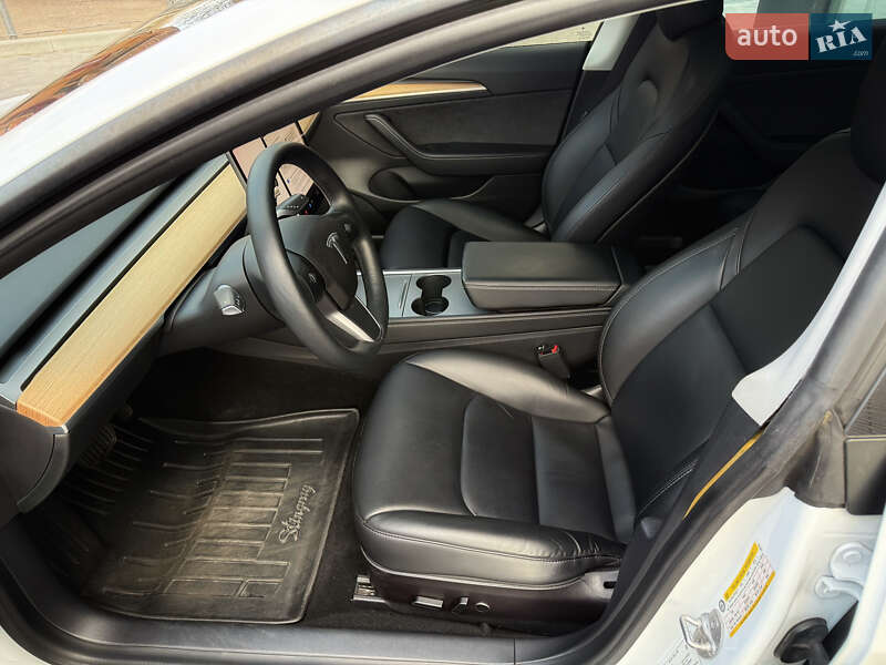 Седан Tesla Model 3 2021 в Полтаве