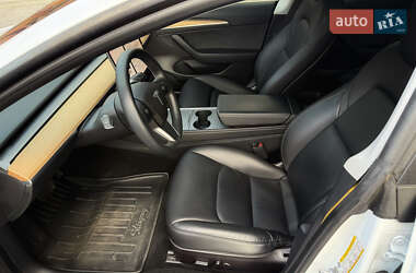 Седан Tesla Model 3 2021 в 