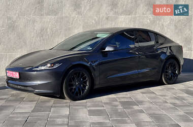 Седан Tesla Model 3 2024 в 