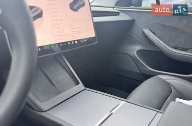 Седан Tesla Model 3 2024 в 
