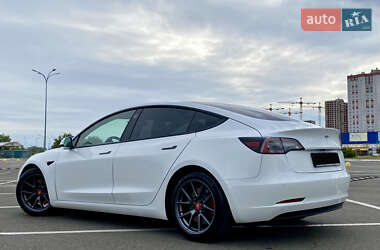 Седан Tesla Model 3 2021 в 