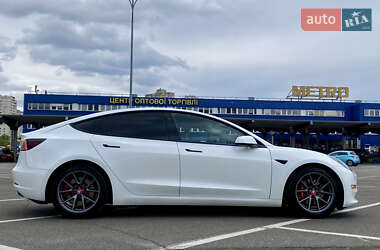 Седан Tesla Model 3 2021 в 