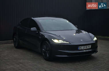 Седан Tesla Model 3 2024 в 