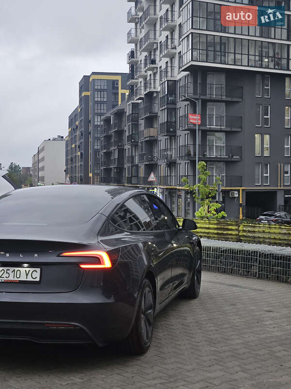 Седан Tesla Model 3 2024 в Львове
