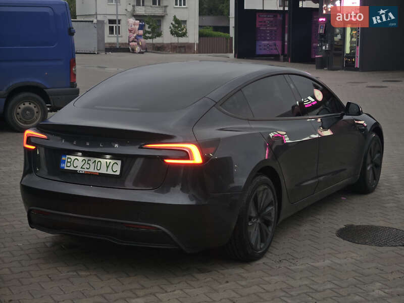 Седан Tesla Model 3 2024 в Львове