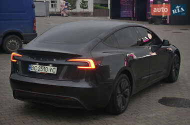 Седан Tesla Model 3 2024 в 