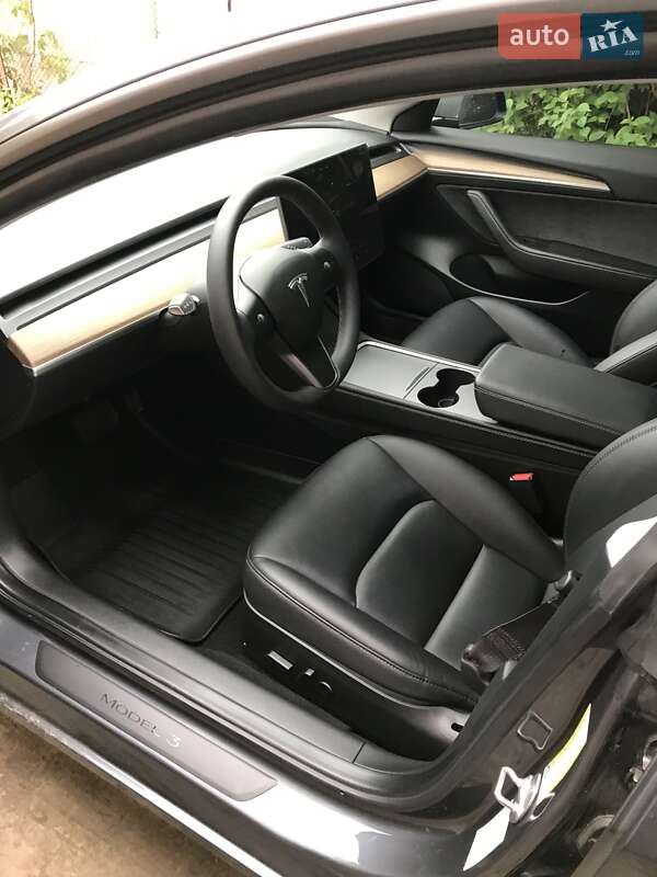 Седан Tesla Model 3 2023 в Рівному