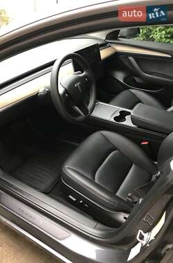 Седан Tesla Model 3 2023 в 