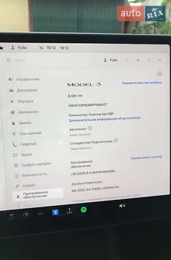 Седан Tesla Model 3 2023 в 